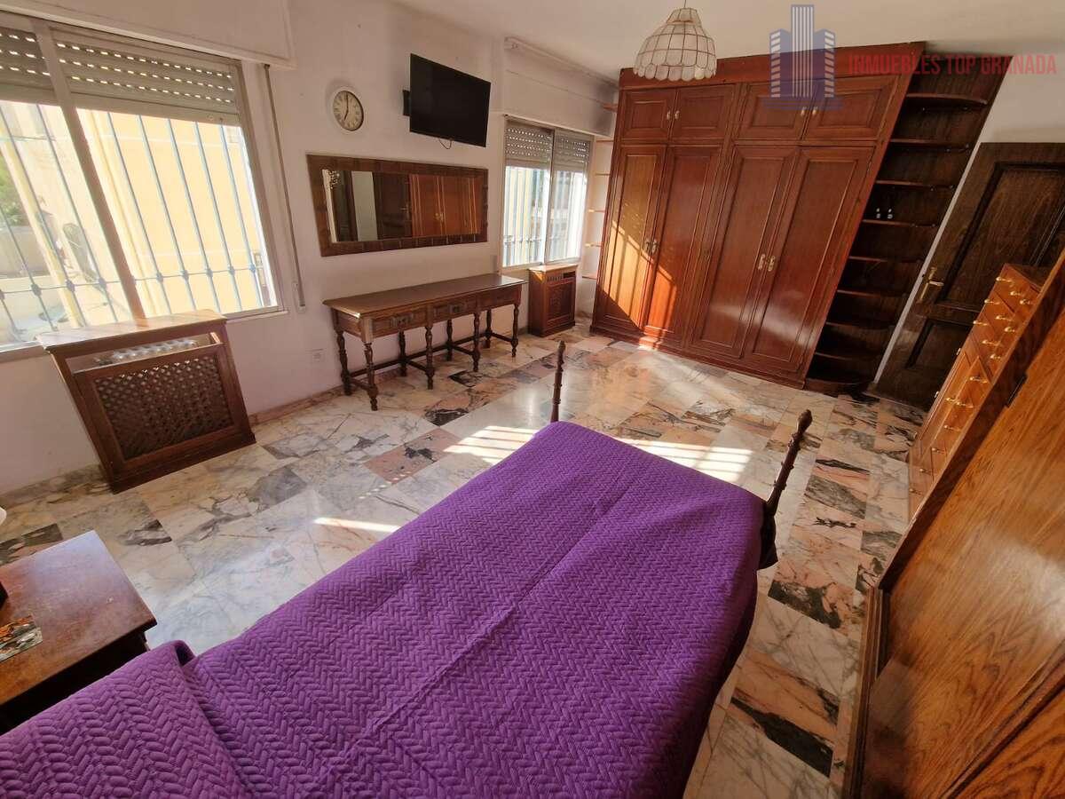 For sale of flat in Granada