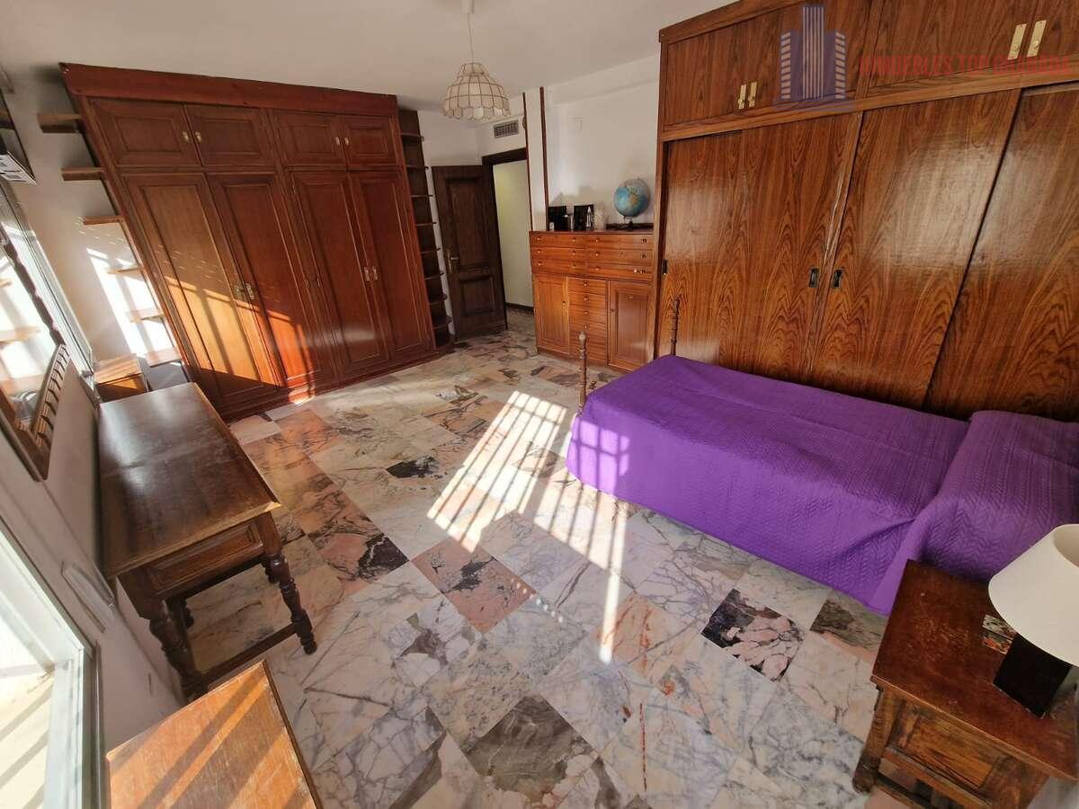 For sale of flat in Granada