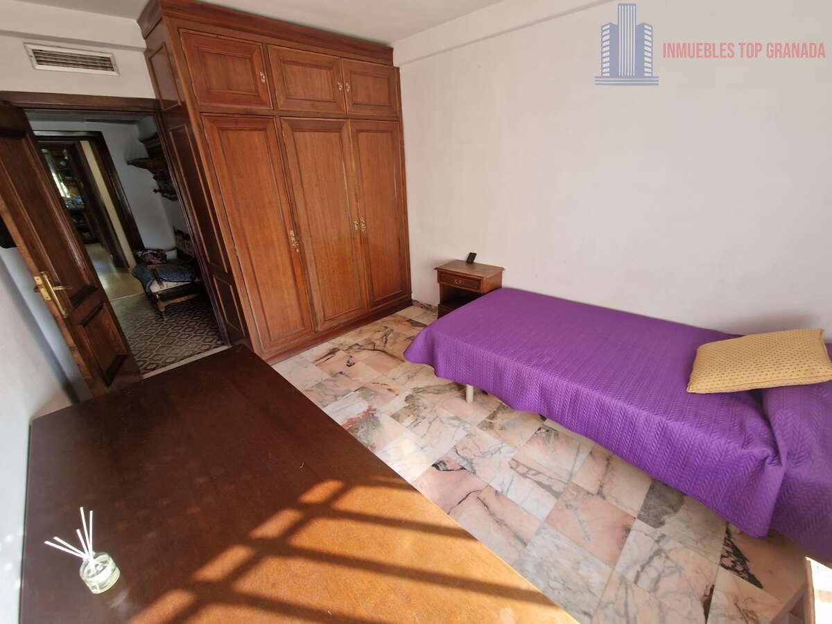 For sale of flat in Granada