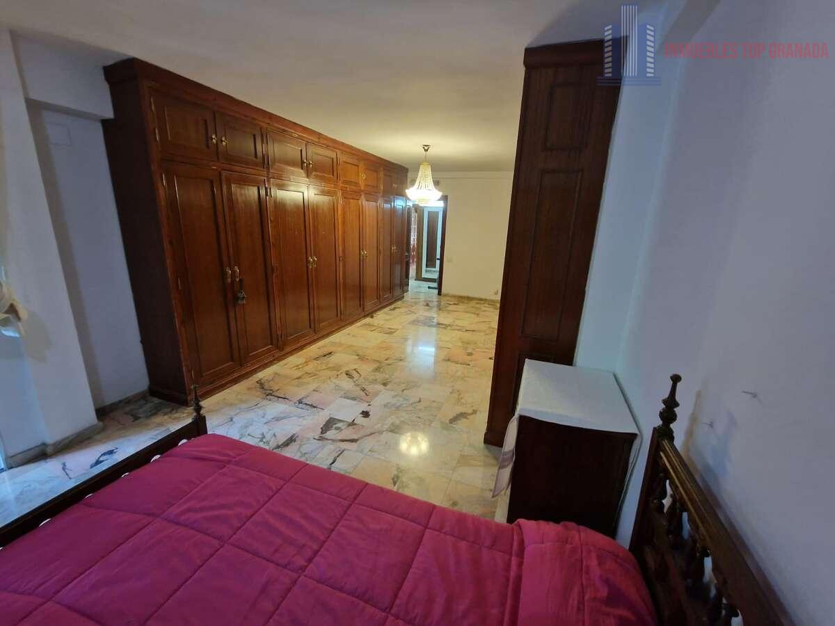 For sale of flat in Granada