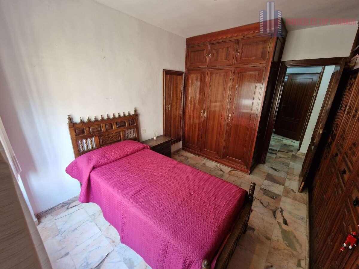 For sale of flat in Granada