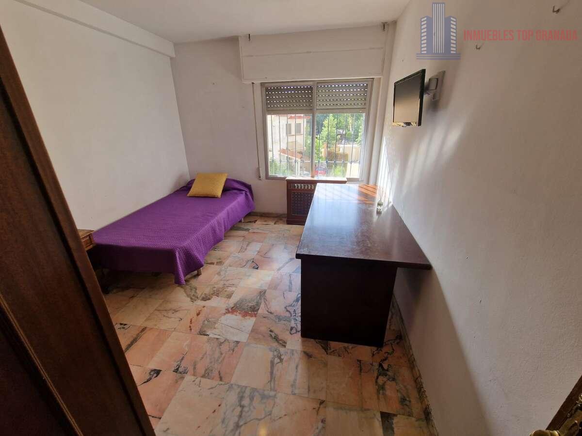 For sale of flat in Granada