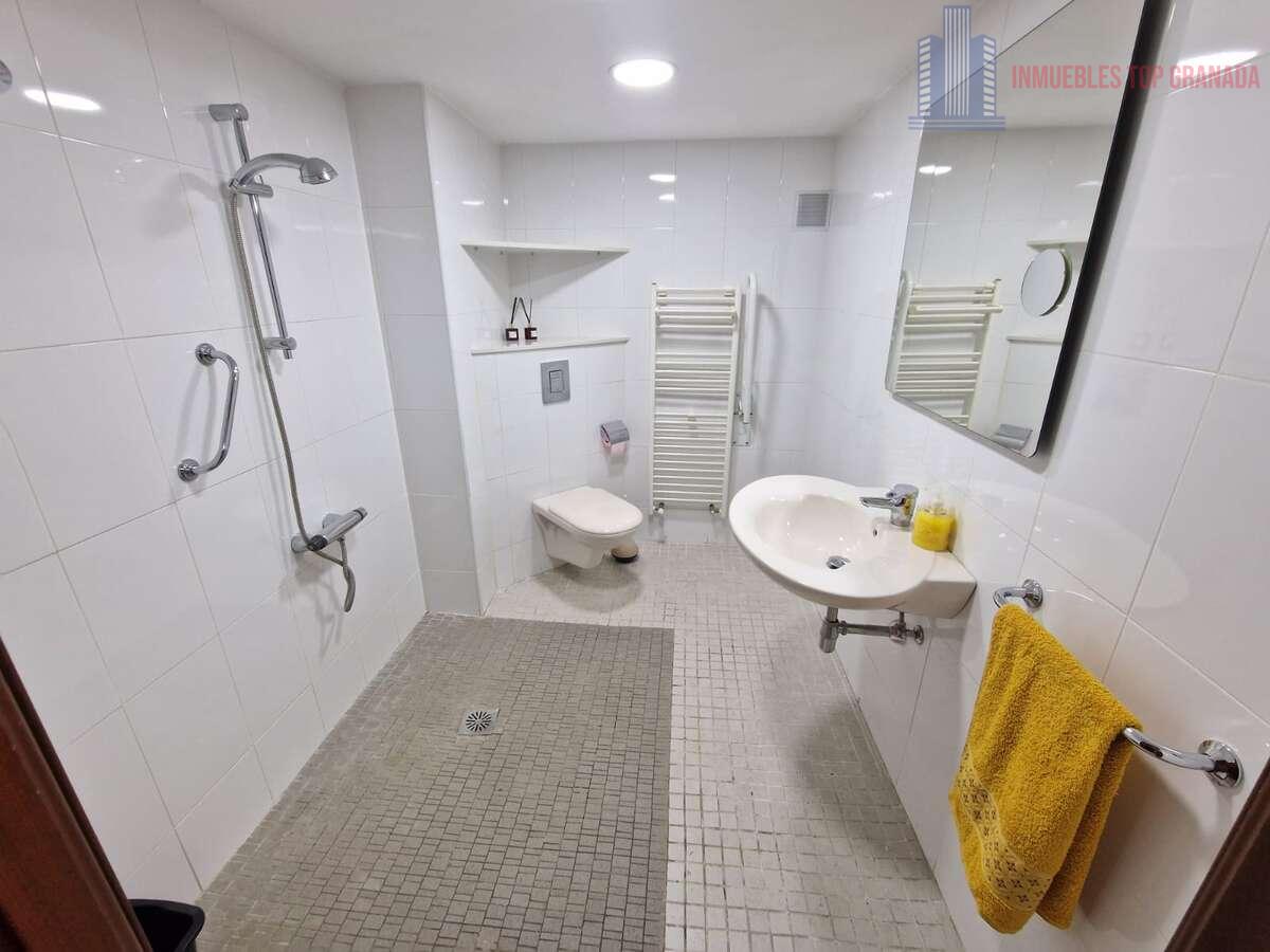 For sale of flat in Granada