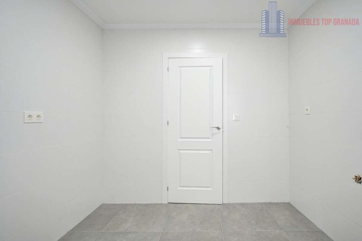 For sale of flat in Granada