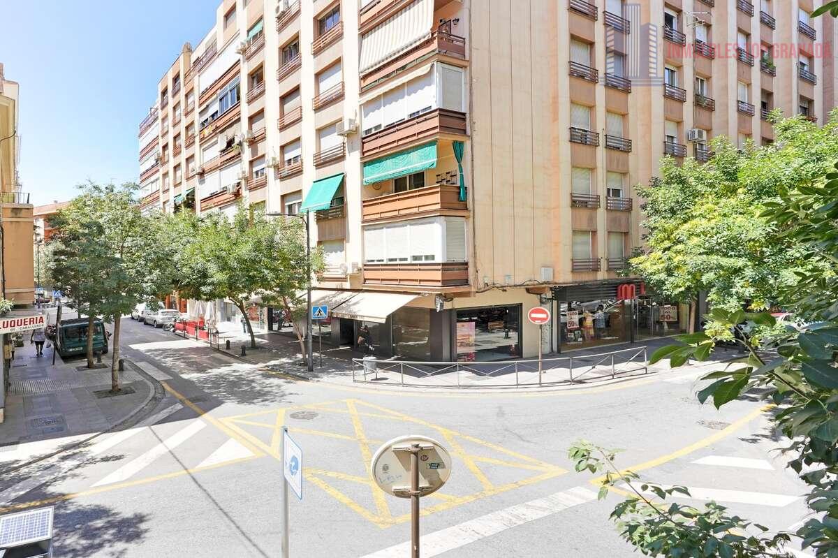 For sale of flat in Granada