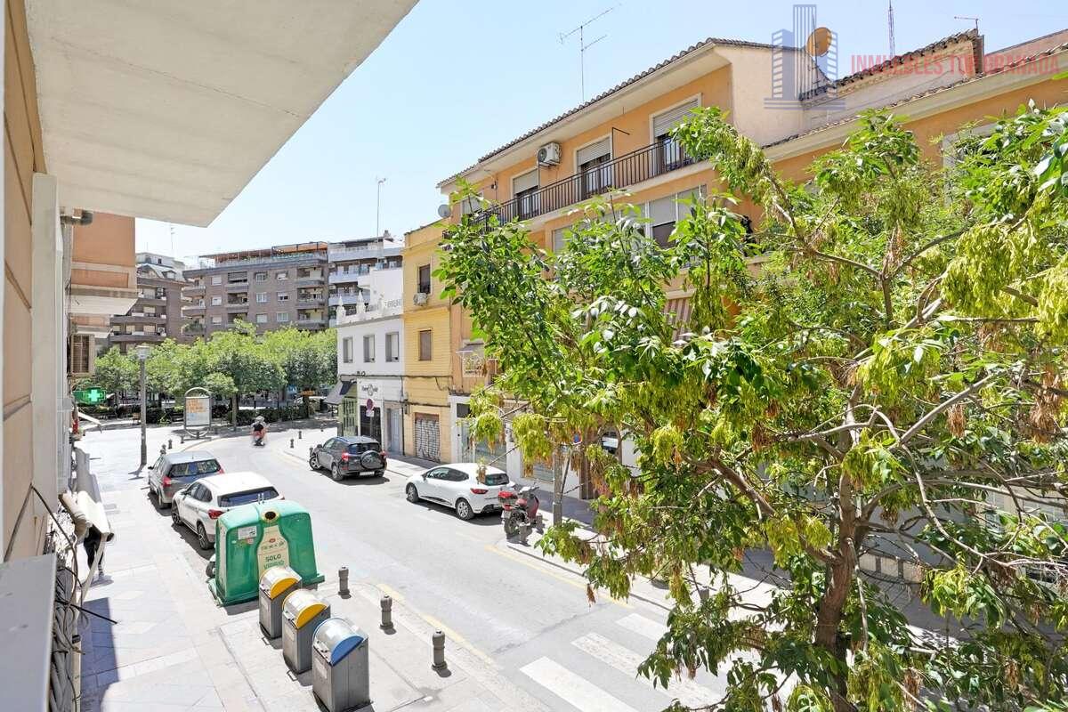 For sale of flat in Granada