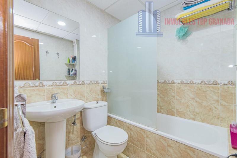 For sale of penthouse in Armilla