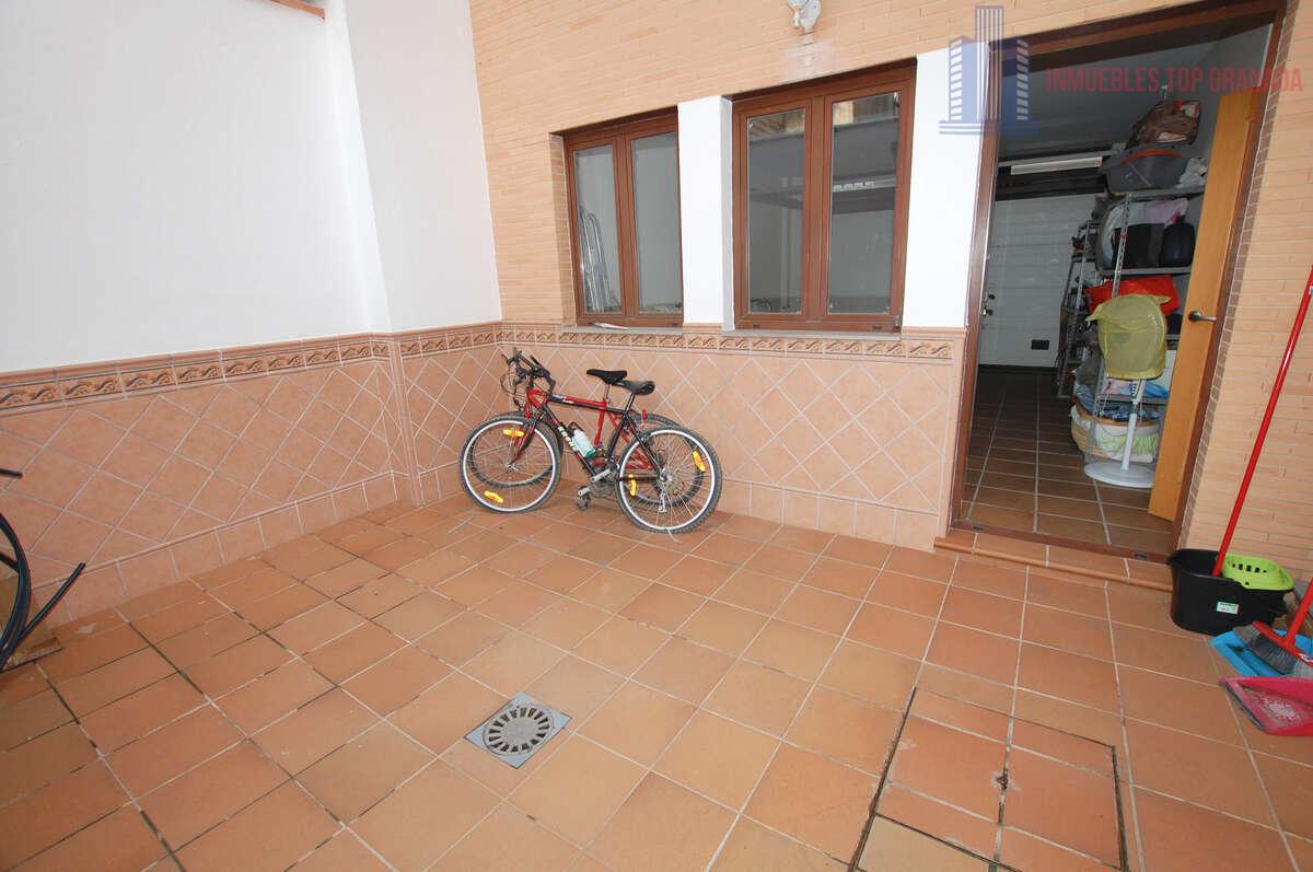 For sale of house in Granada