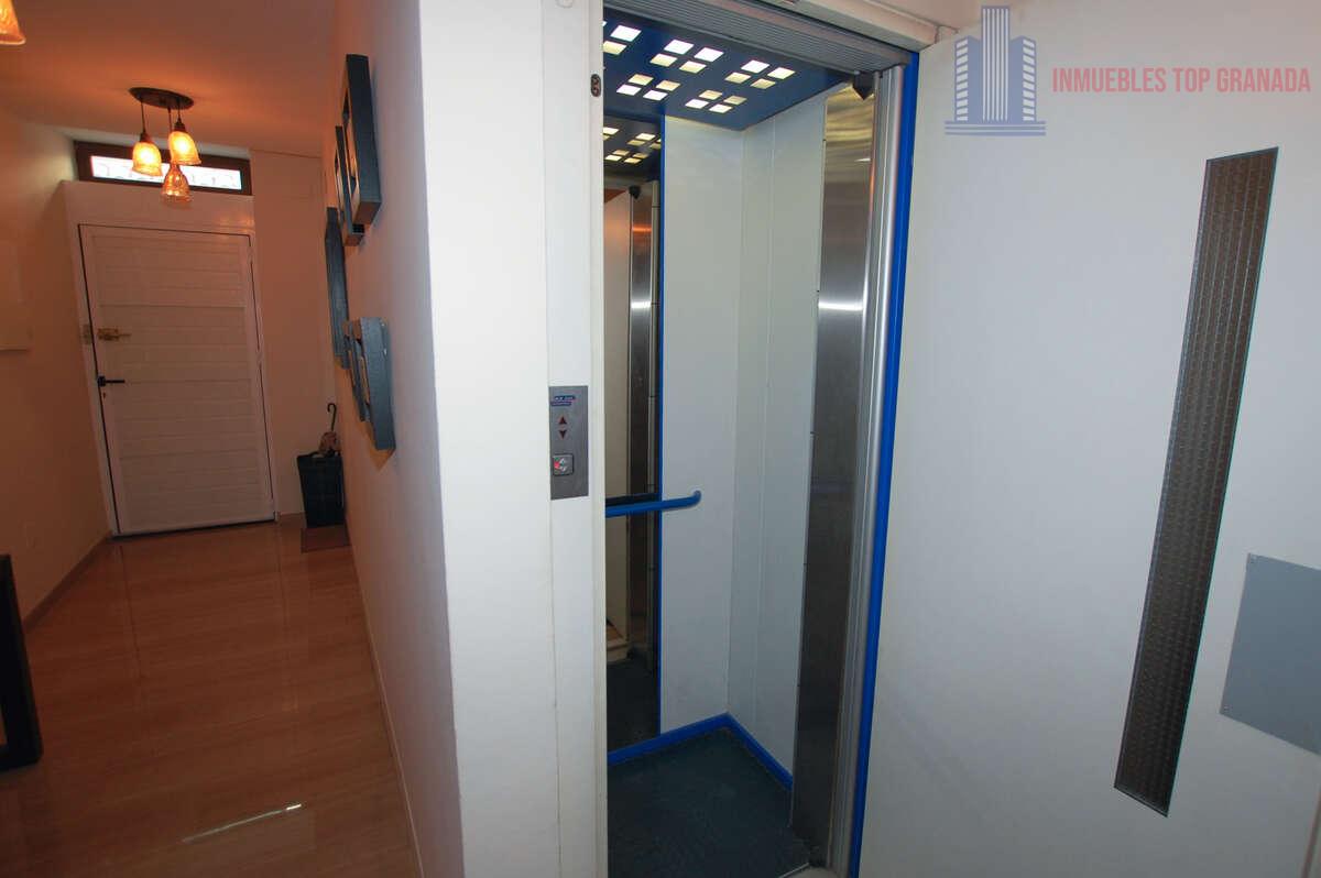 For sale of house in Granada