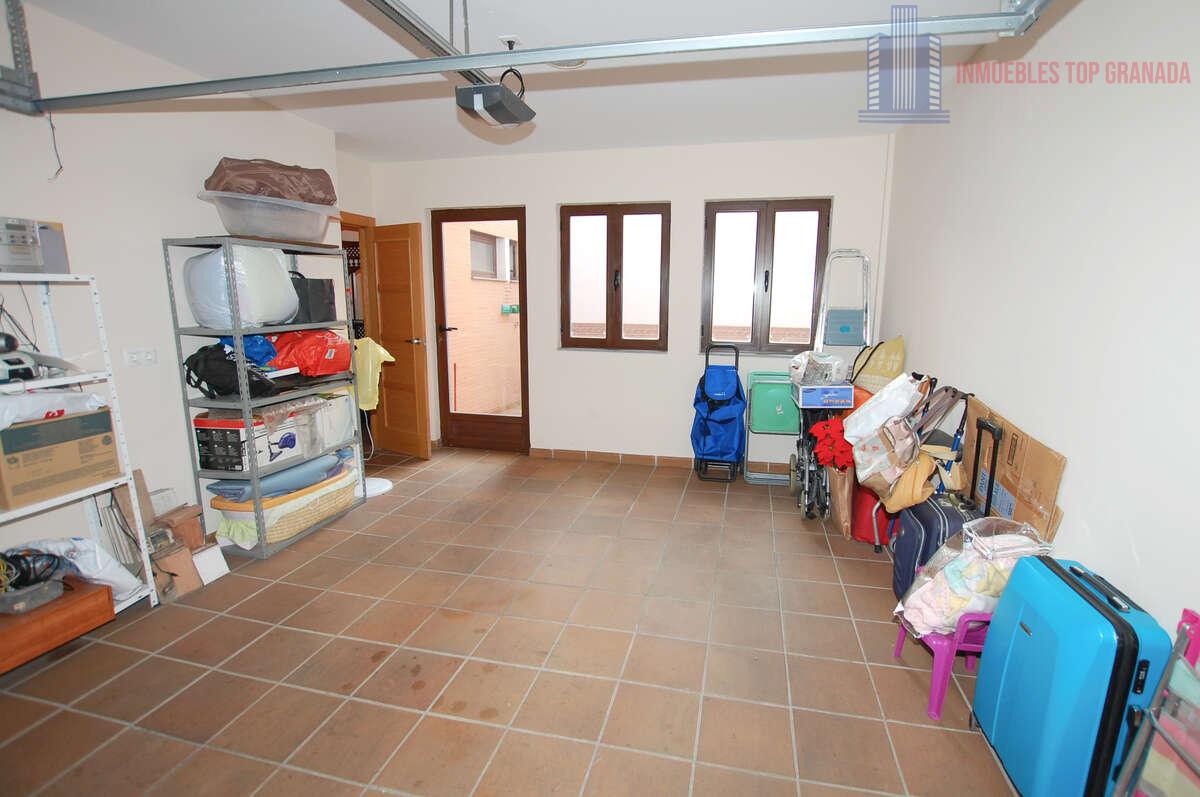 For sale of house in Granada