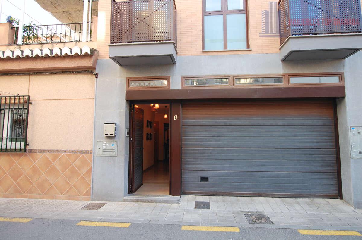 For sale of house in Granada