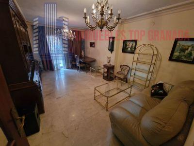 For sale of flat in Granada