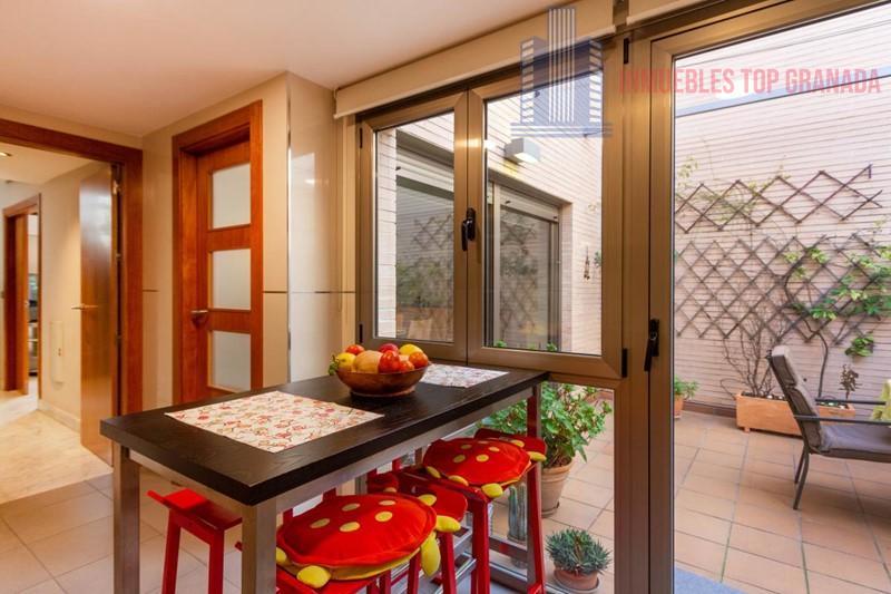 For sale of house in Granada