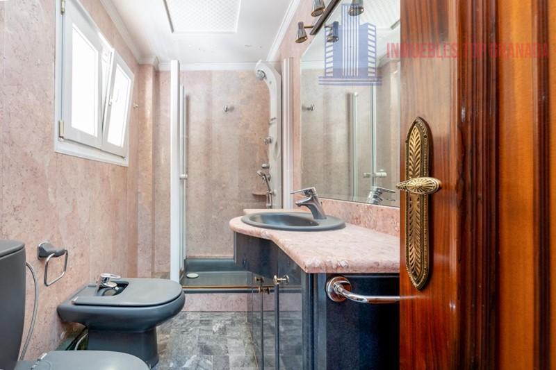 For sale of flat in Granada