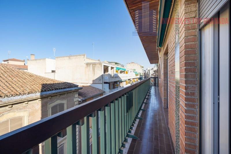 For sale of flat in Granada