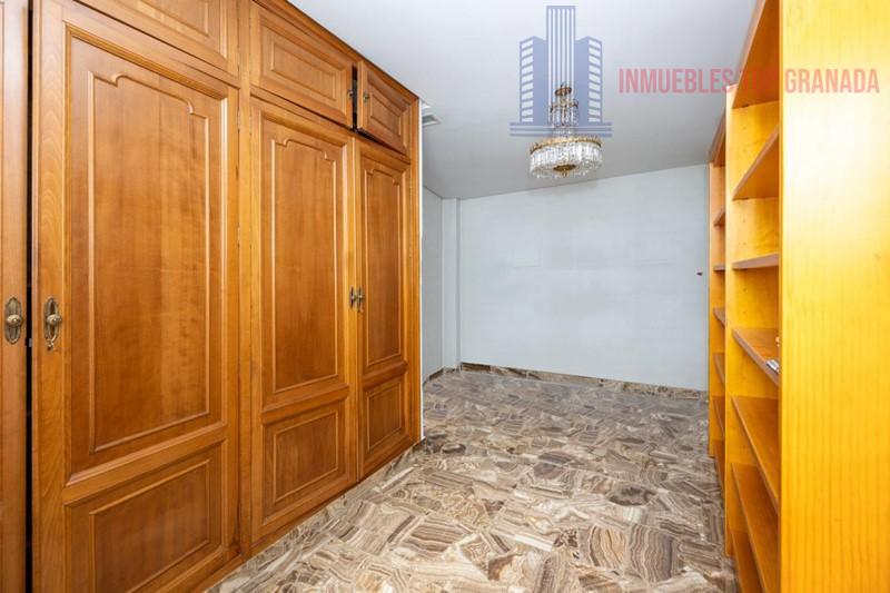 For sale of flat in Granada