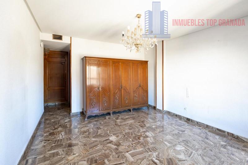 For sale of flat in Granada