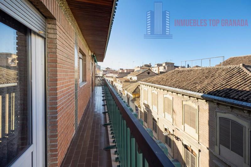 For sale of flat in Granada