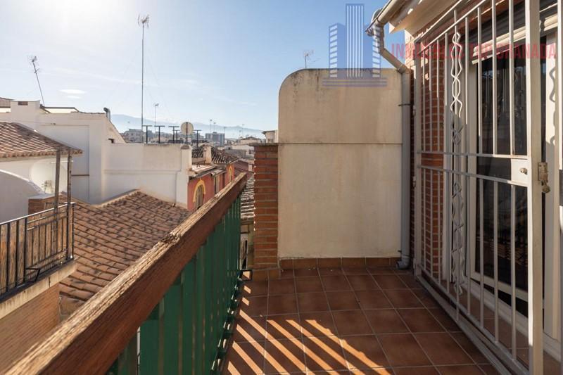 For sale of flat in Granada