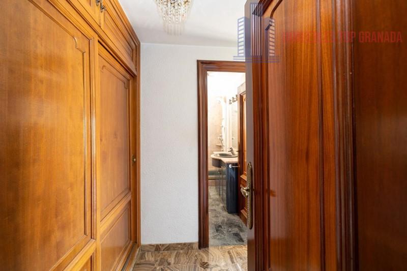 For sale of flat in Granada