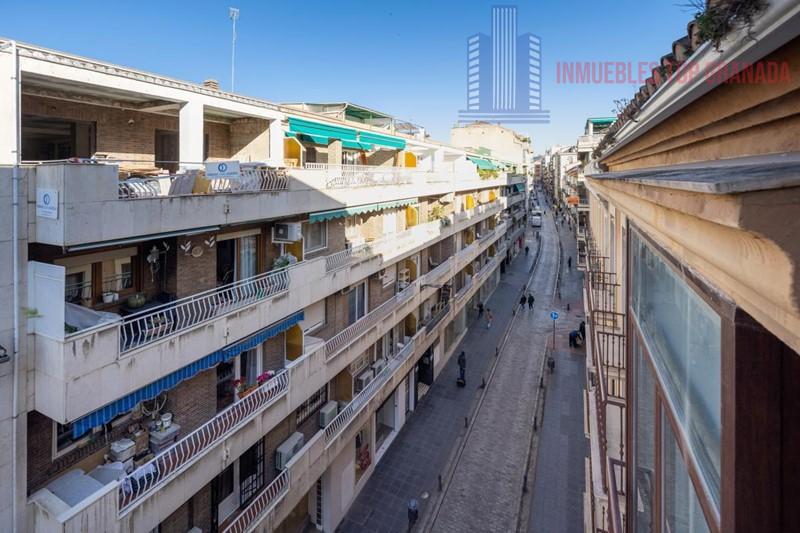 For sale of flat in Granada