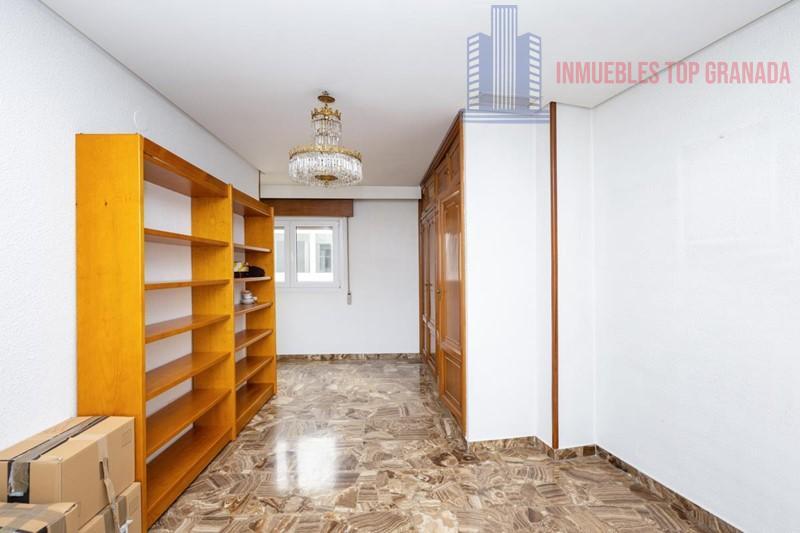 For sale of flat in Granada