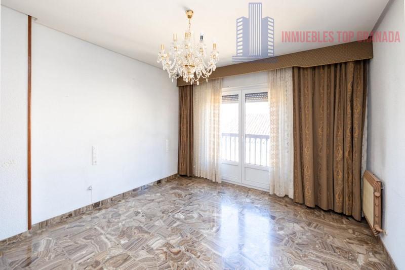 For sale of flat in Granada