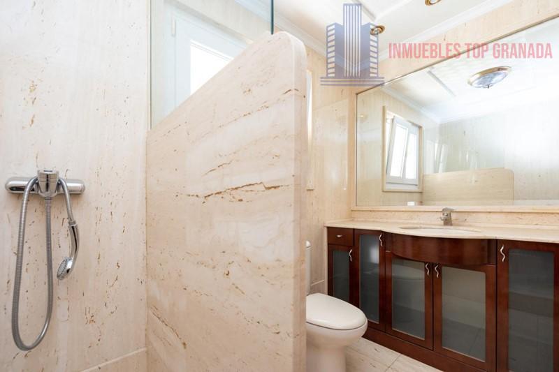 For sale of flat in Granada