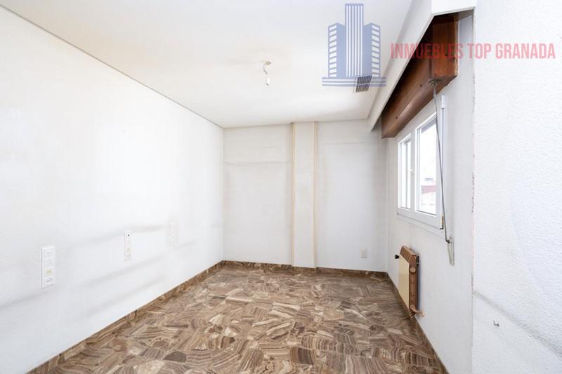 For sale of flat in Granada