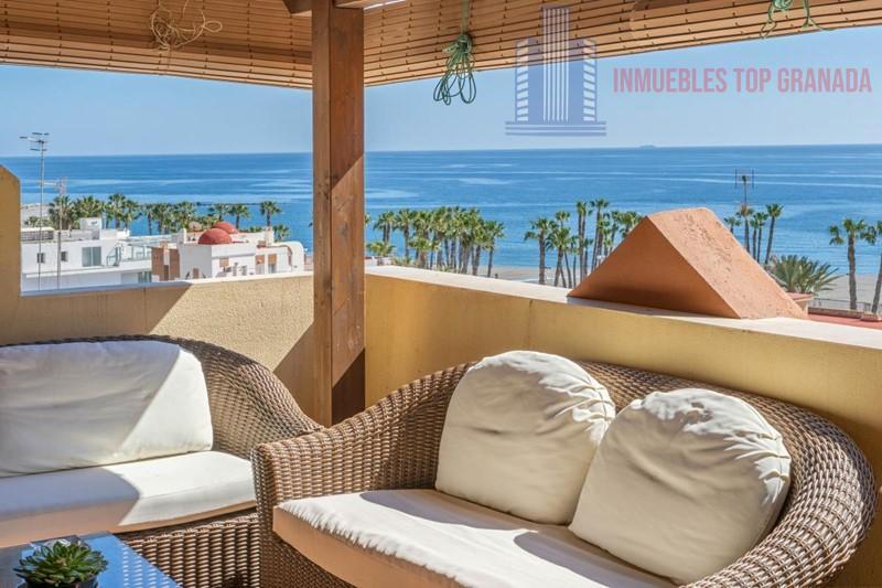 For sale of penthouse in Almuñécar