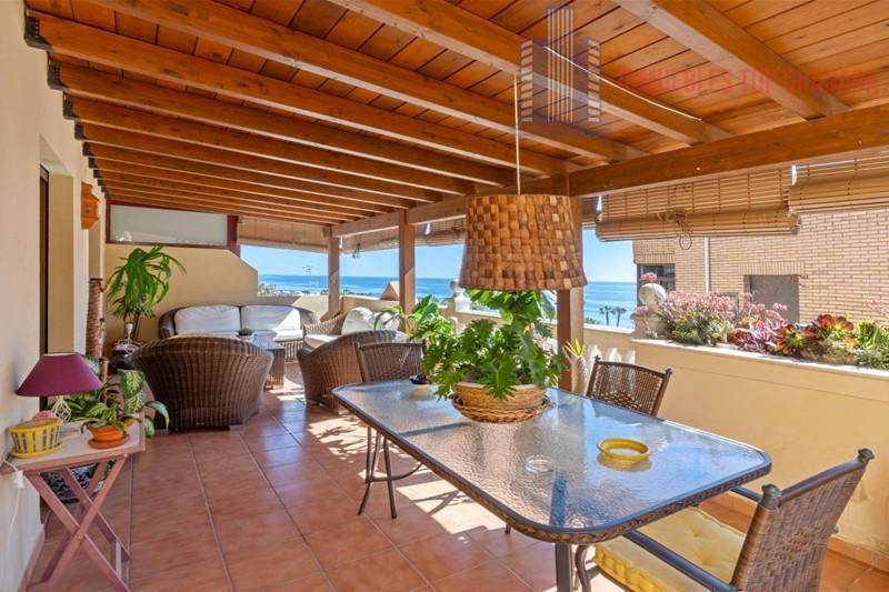For sale of penthouse in Almuñécar
