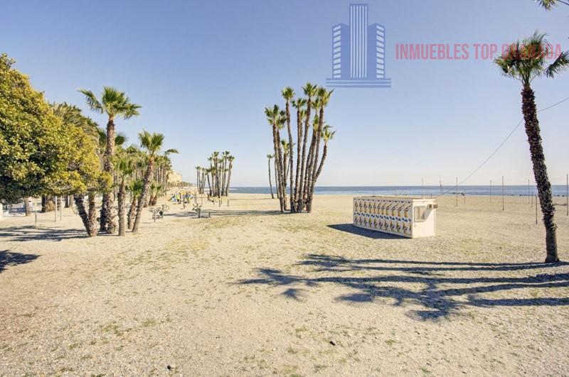 For sale of penthouse in Almuñécar