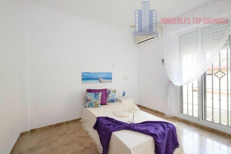 For sale of penthouse in Maracena