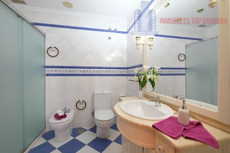 For sale of penthouse in Maracena
