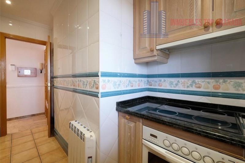 For sale of penthouse in Maracena
