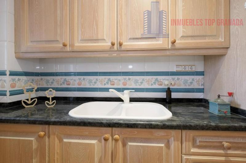 For sale of penthouse in Maracena
