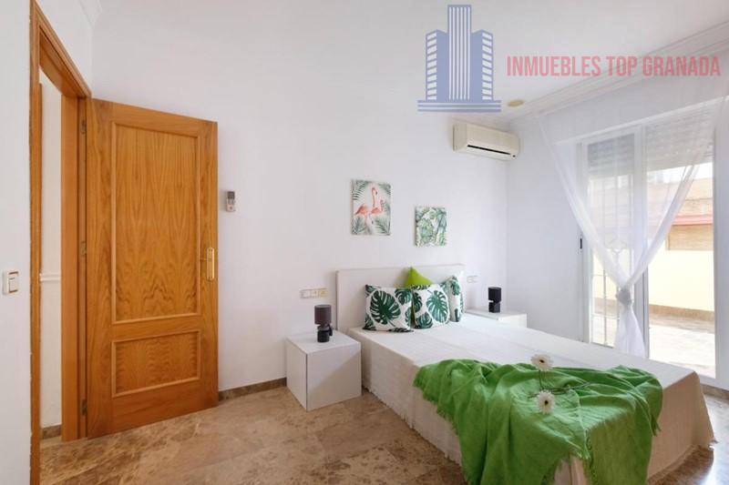 For sale of penthouse in Maracena