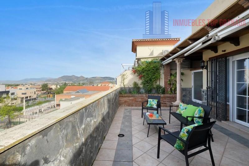 For sale of penthouse in Maracena