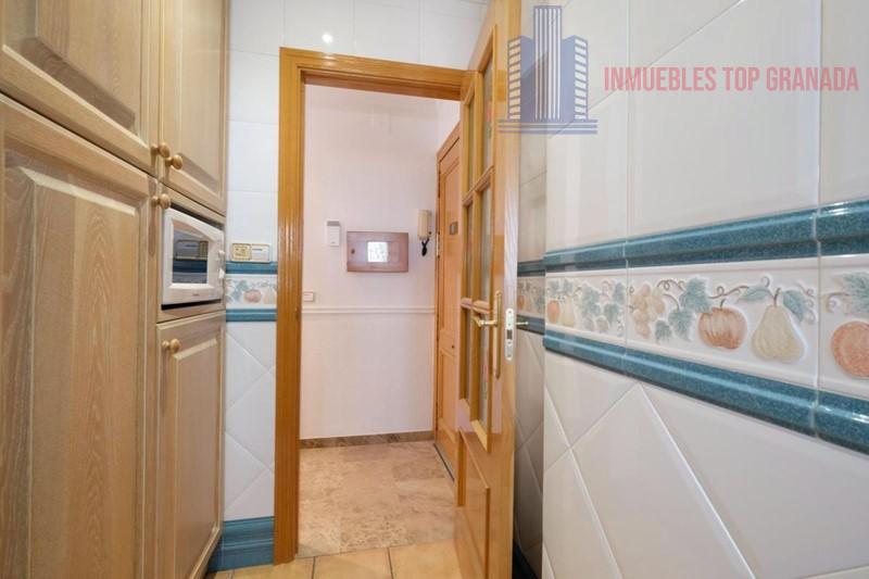 For sale of penthouse in Maracena