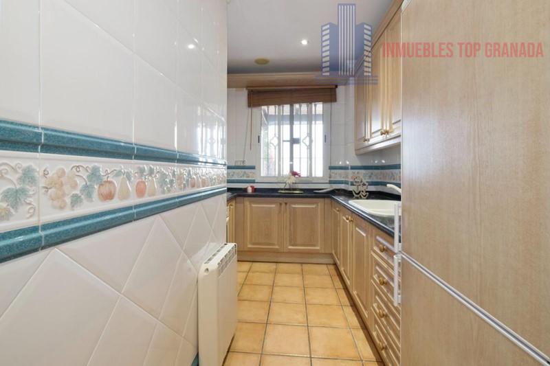 For sale of penthouse in Maracena