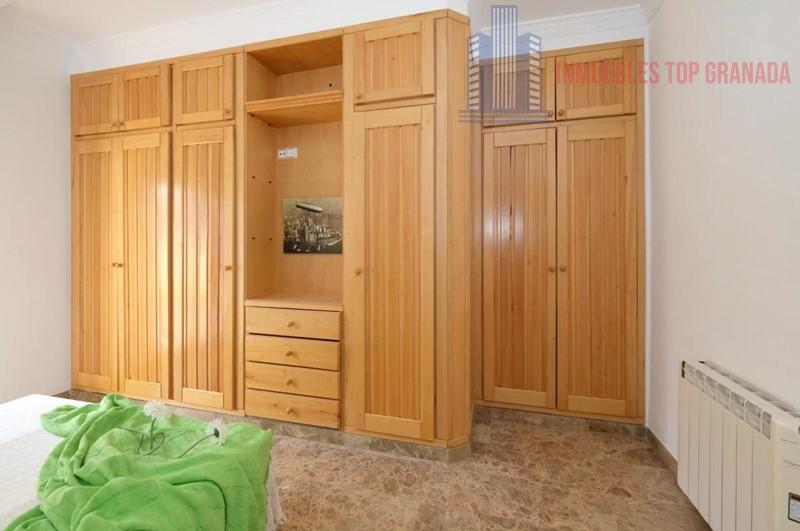 For sale of penthouse in Maracena