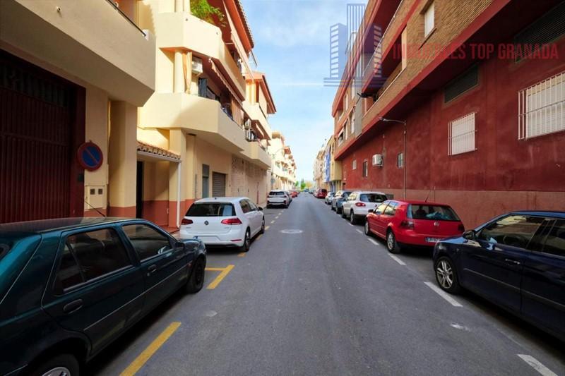 For sale of penthouse in Maracena