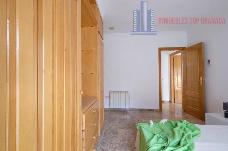 For sale of penthouse in Maracena