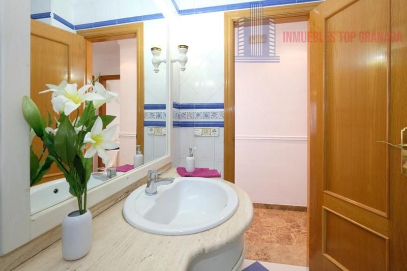 For sale of penthouse in Maracena