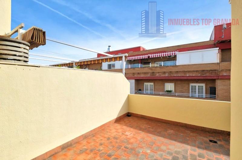 For sale of penthouse in Maracena