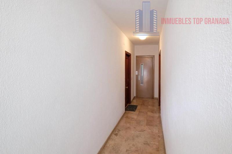 For sale of penthouse in Maracena