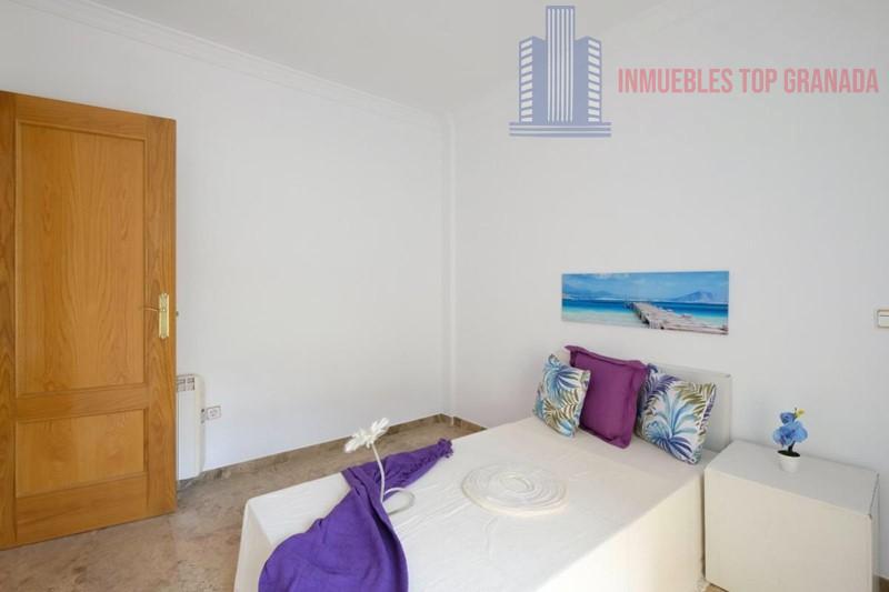 For sale of penthouse in Maracena
