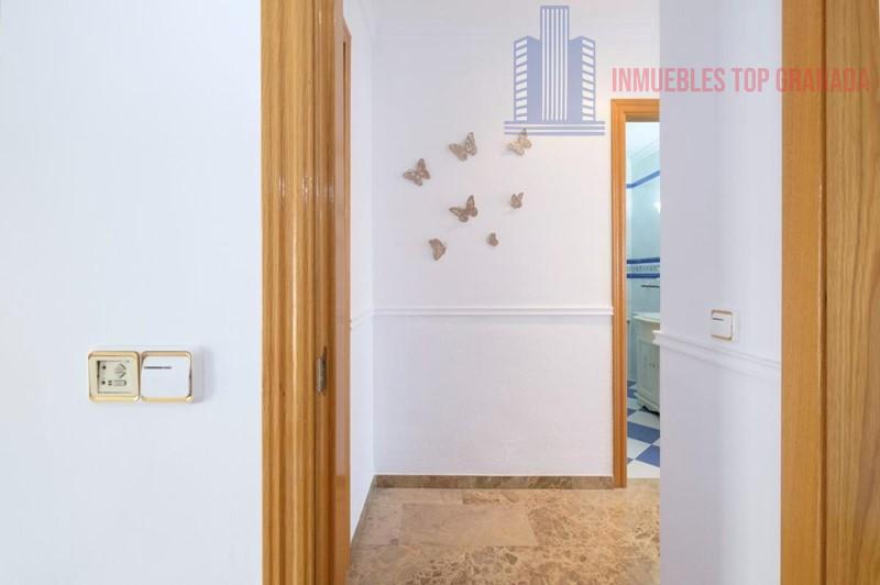 For sale of penthouse in Maracena
