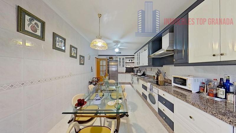 For sale of house in Granada