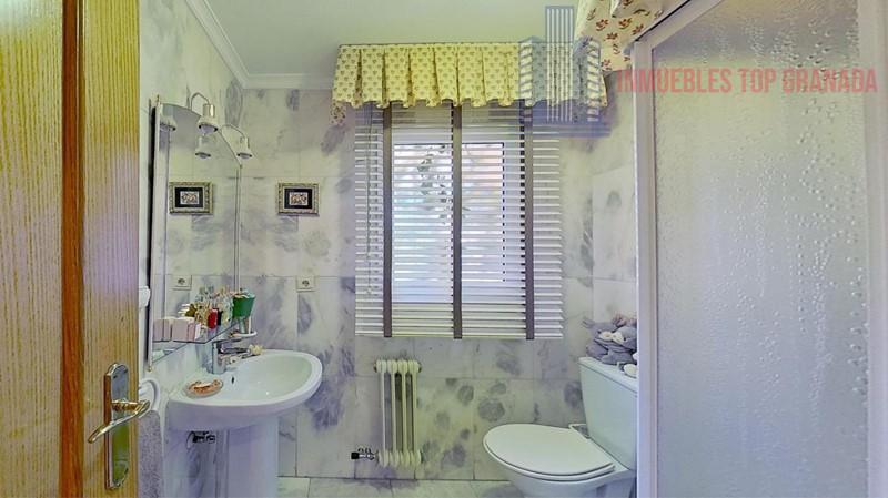 For sale of house in Granada